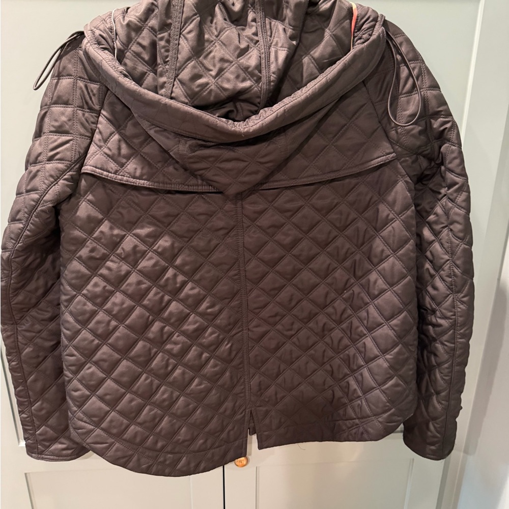 Burberry Women's Quilted Short Black Jacket - Picture 6 of 8